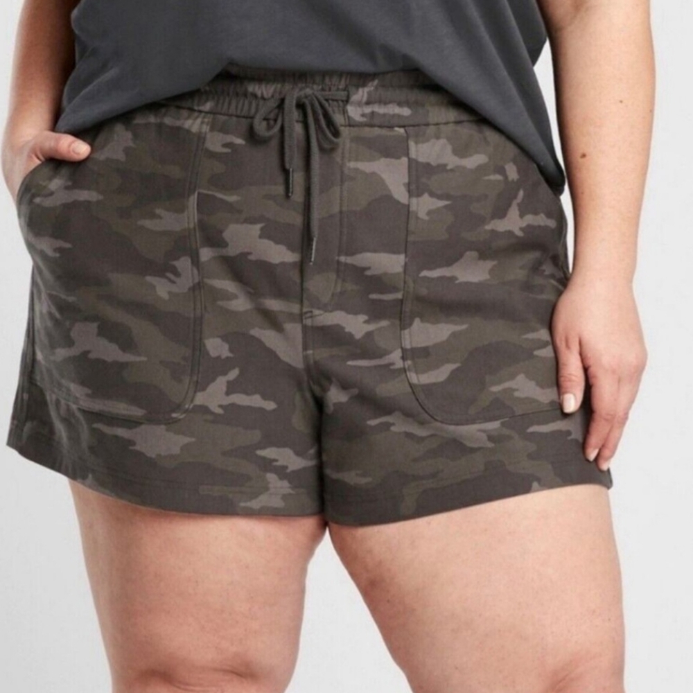 Athleta Camo Farallon Shorts Women's size 26 NWT